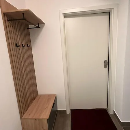 Apartment One Bedroom Souterrain With Kitchen And Personal Bathroom Munich