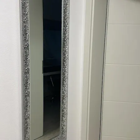 One Bedroom Souterrain With Kitchen And Personal Bathroom Munich