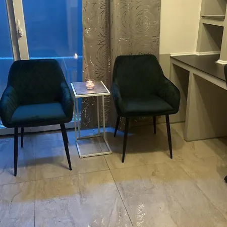 One Bedroom Souterrain With Kitchen And Personal Bathroom