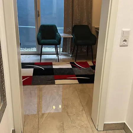 Apartment One Room Apartment With Kitchen, And Private Bathroom Near To S8 Train Line *