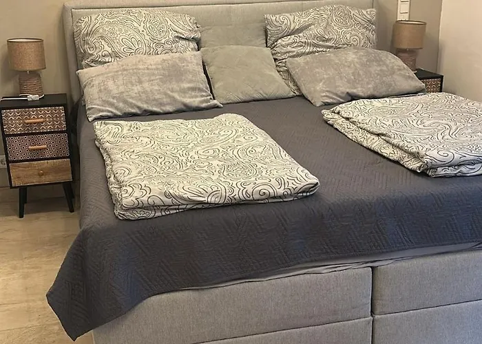 アパート Einzimmerwohnung Mit Kueche Und Grossem Bad