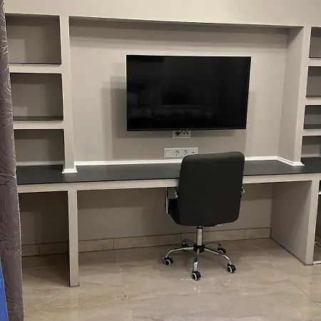 Einzimmerwohnung Mit Kueche Und Grossem Bad