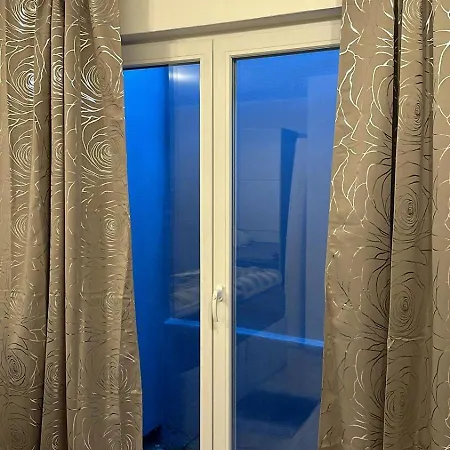 Einzimmerwohnung Mit Kueche Und Grossem Bad