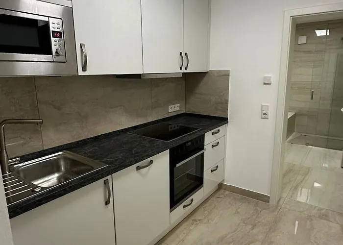 Einzimmerwohnung Mit Kueche Und Grossem Bad Мюнхен