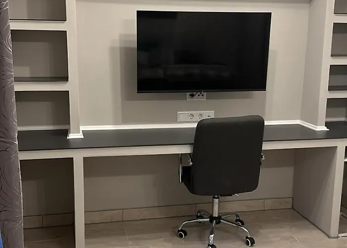 Einzimmerwohnung Mit Kueche Und Grossem Bad