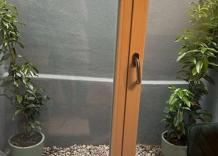 Einzimmer-souterrainwohnung Mit Küche * München